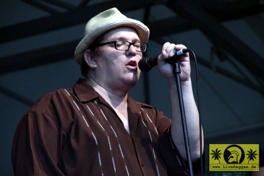 King Hammond (UK) with The Saloon Soldiers 16. This Is Ska Festival - Wasserburg, Rosslau 22. Juni 2012 (27).JPG